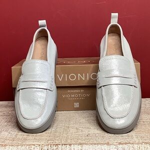 Vionic 7 Chantel Vio Motion White Silvery Leather Loafers Comfort Platform Shoes